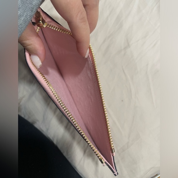 Louise Vuitton Zipped Pocket - Picture 4 of 10